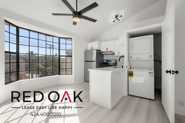 10304 Tujunga Canyon Blvd in Los Angeles, CA - Foto de edificio - Building Photo