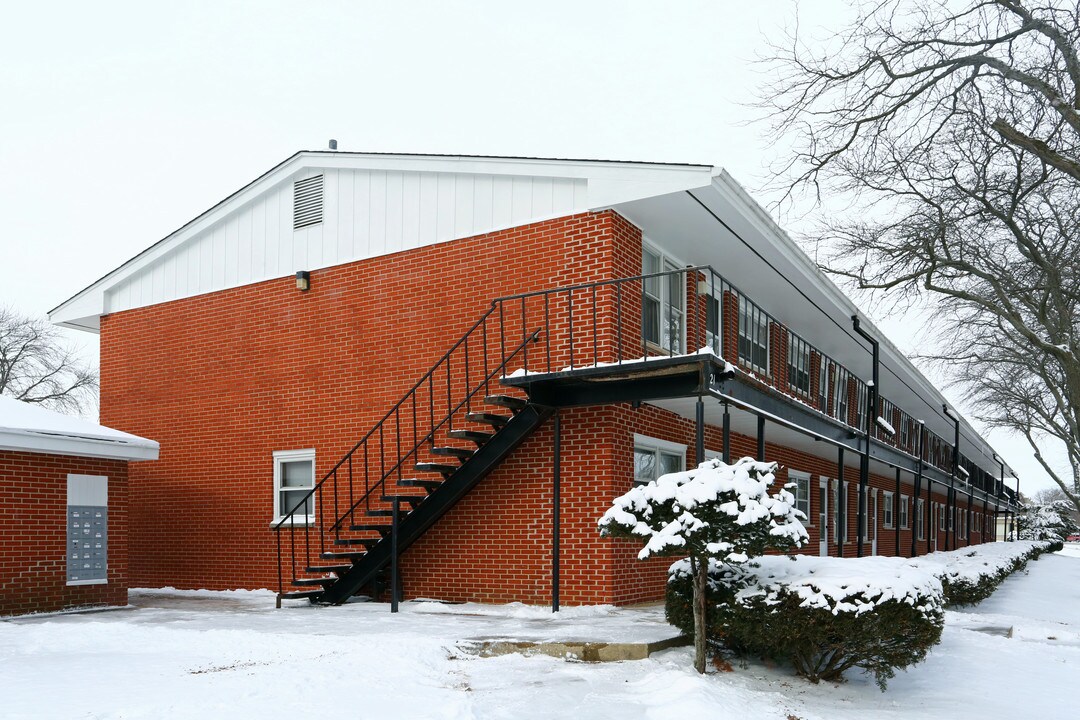 Normal Road Apartments in Dekalb, IL - Building Photo