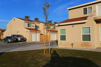 Valhalla Village in Bakersfield, CA - Building Photo - Building Photo