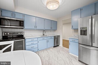 1 Summit Hill Ct in Baltimore, MD - Building Photo - Building Photo