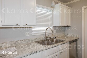 204 NE 19th St in Moore, OK - Foto de edificio - Building Photo