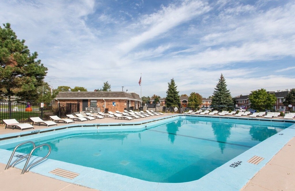 Huntington Apartments Naperville, IL Apartments