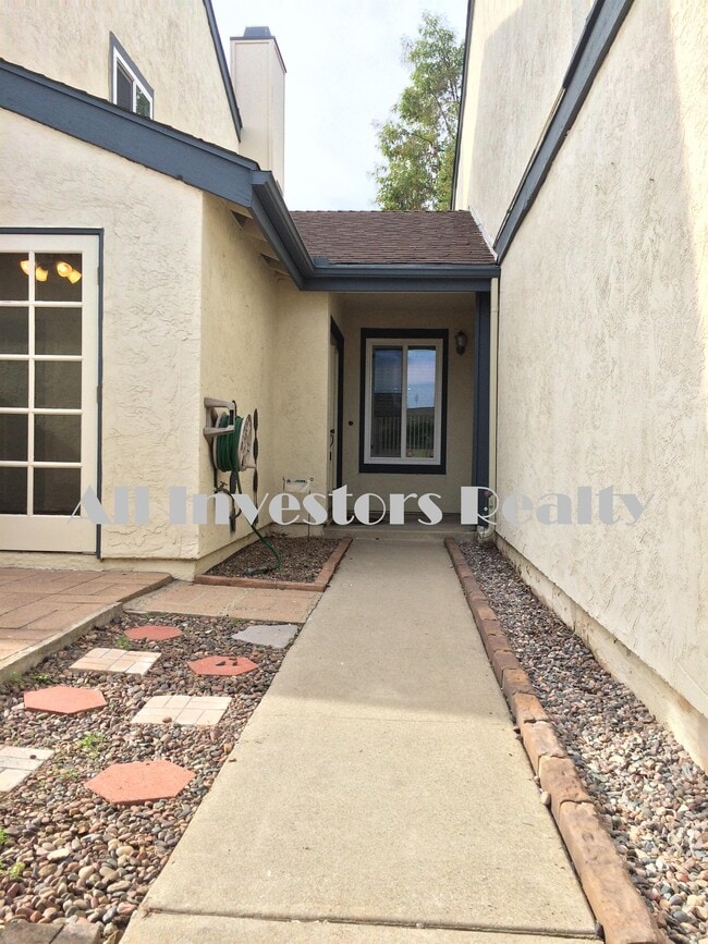 192 Cerco Rosado in San Marcos, CA - Building Photo - Building Photo