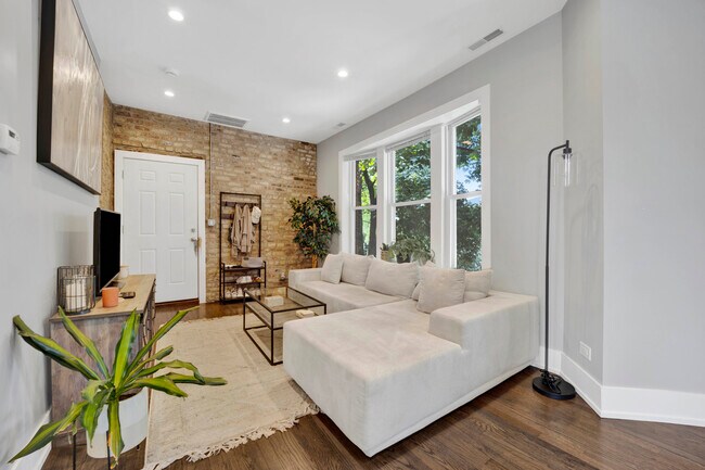 2519 W Altgeld St in Chicago, IL - Building Photo - Building Photo