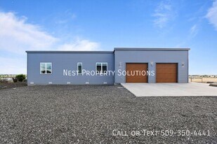 7458 Bouldercrest Rd NE in Moses Lake, WA - Building Photo
