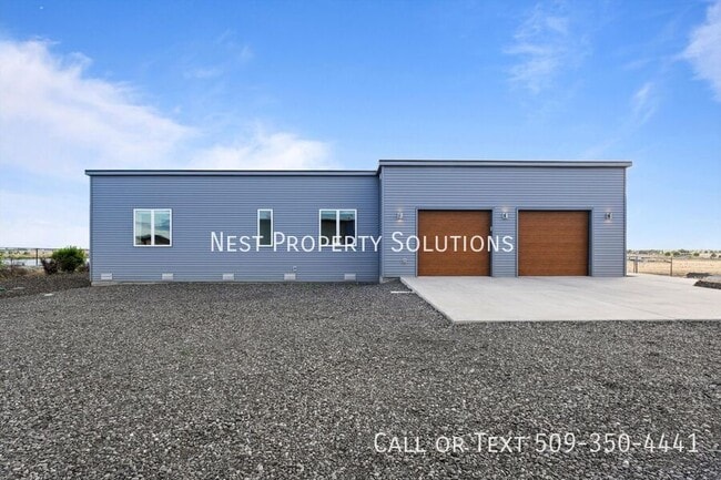property at 7458 Bouldercrest Rd NE