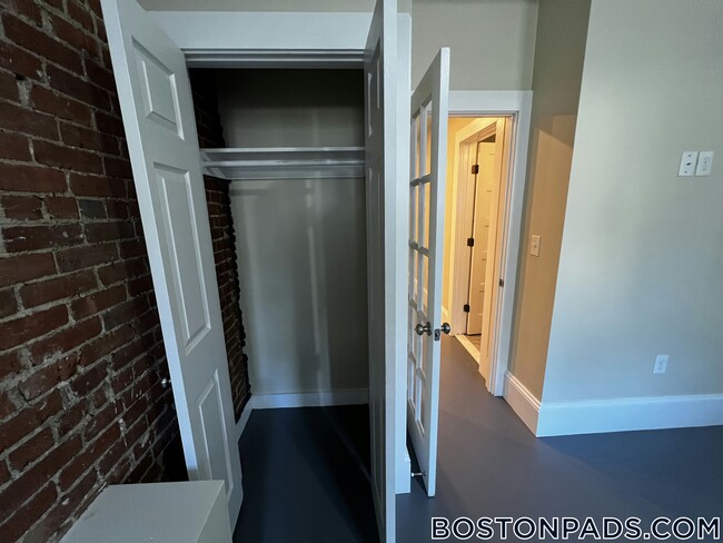 36 High St in Brookline, MA - Foto de edificio - Building Photo