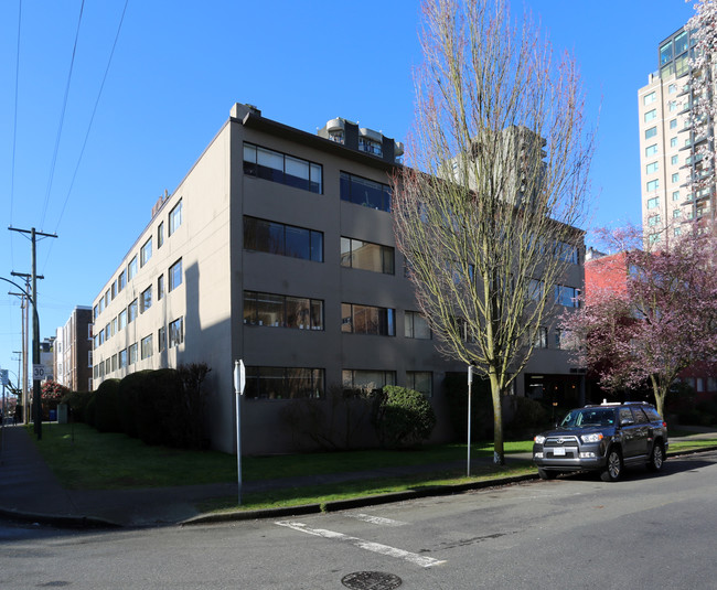 Conn Lodge Apartments in Vancouver, BC - Building Photo - Building Photo