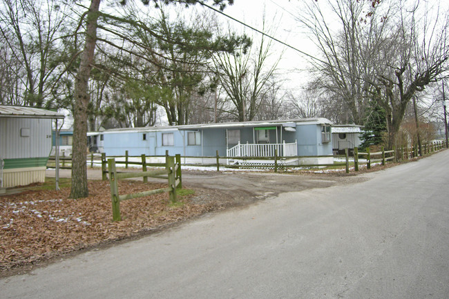 Whispering Pines Mobile Home Park in Canton, OH - Building Photo - Building Photo