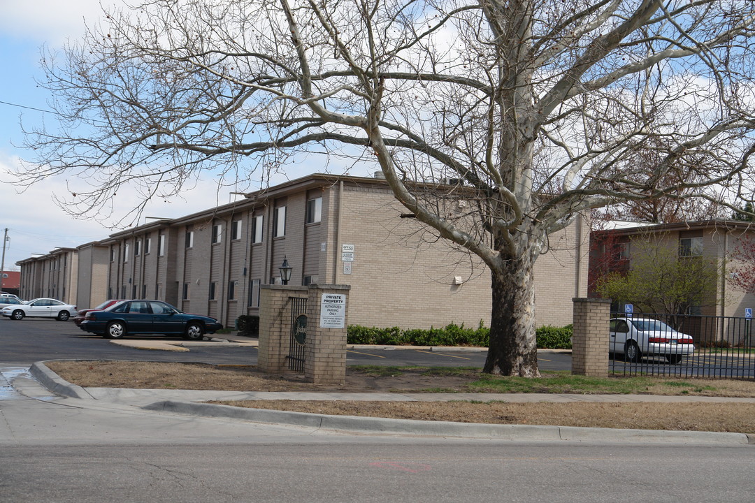 Sierra in Wichita, KS - Building Photo