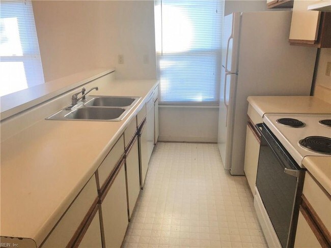 829 W 47th St in Norfolk, VA - Foto de edificio - Building Photo