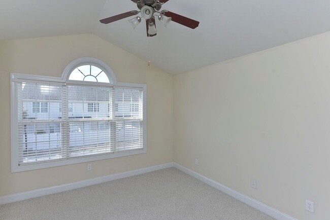 property at 14 Braiden Manor Rd