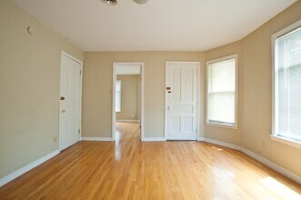 2429-2431-2431 N Farwell Ave in Milwaukee, WI - Building Photo - Building Photo