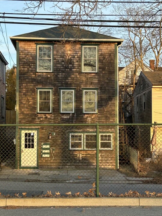 47 Stuart Ave in New London, CT - Building Photo