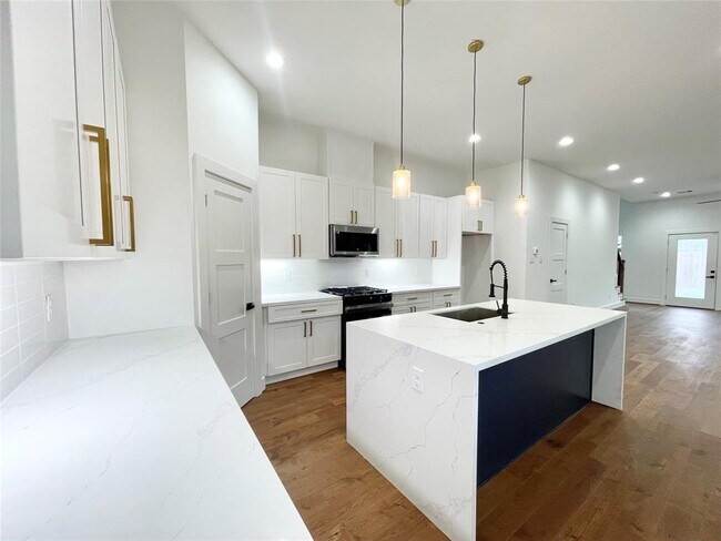 3038 Webster St in Houston, TX - Building Photo - Building Photo