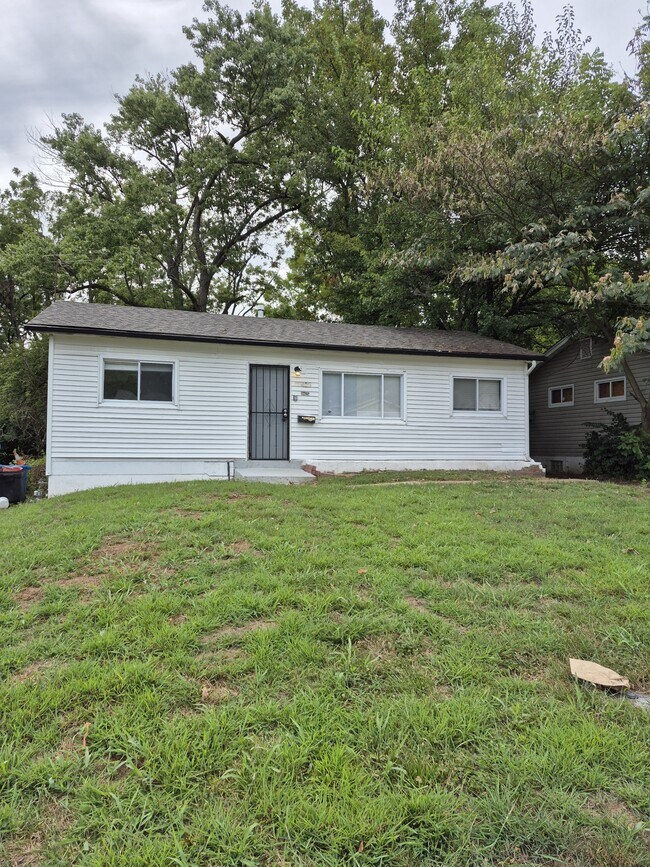 property at 10425 Earl Dr