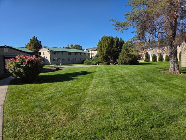 Juniper Court Apartments in Nampa, ID - Foto de edificio - Building Photo
