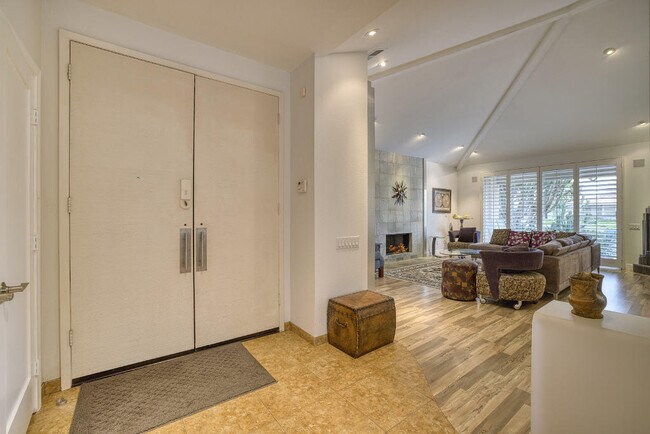 17 Lakeshore Dr in Rancho Mirage, CA - Building Photo - Building Photo