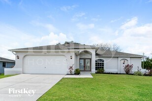 118 NE 6th Ave in Cape Coral, FL - Building Photo