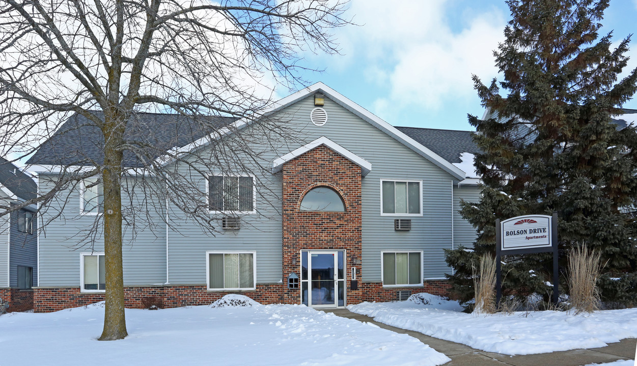 Bolson Drive Apartments in Oconomowoc, WI - Building Photo