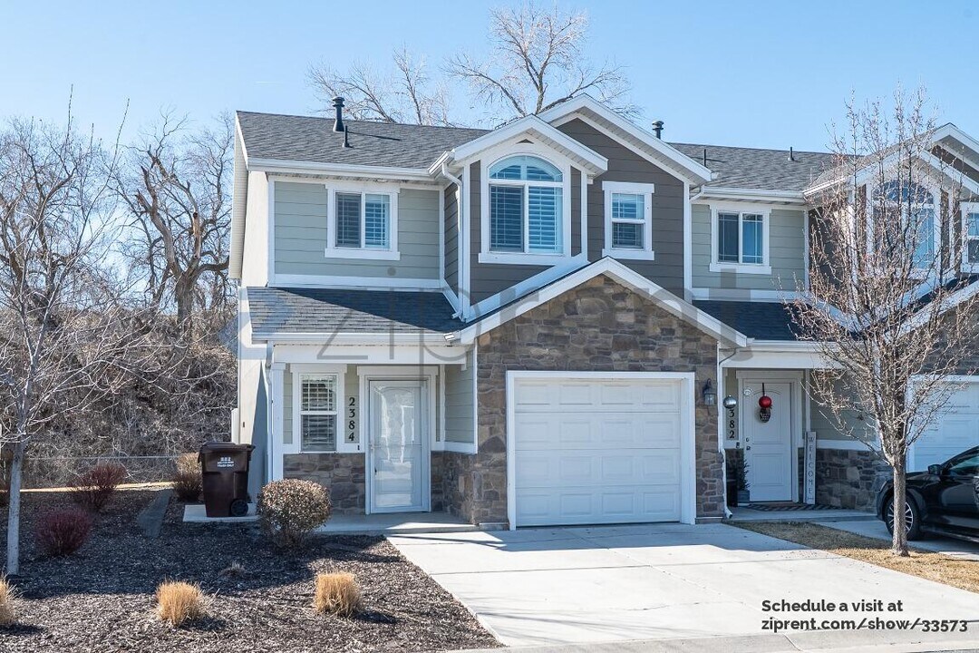 2384 S Knights Way in West Haven, UT - Building Photo