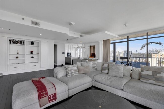 2233 Peachtree Rd in Atlanta, GA - Building Photo - Building Photo