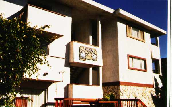 Tween Waters Apartments in San Diego, CA - Foto de edificio