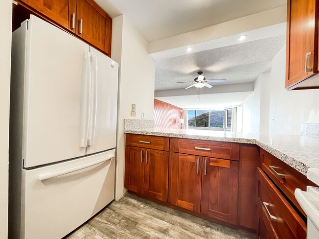 511 Hahaione St in Honolulu, HI - Building Photo - Building Photo