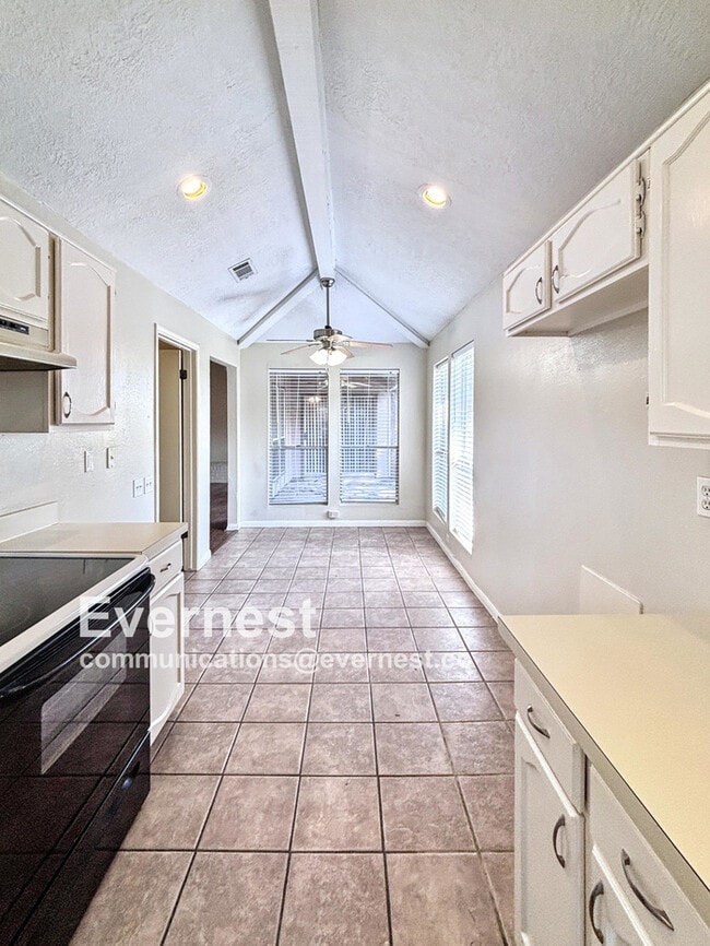 8731 Summit Pines Dr in Humble, TX - Building Photo - Building Photo