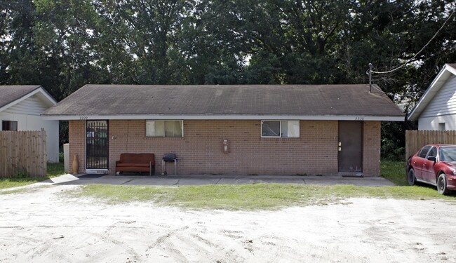 2208-2228 E 17th St in Panama City, FL - Foto de edificio - Building Photo