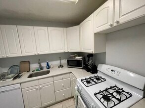 33 Pond Ave, Unit 502 in Brookline, MA - Building Photo - Building Photo