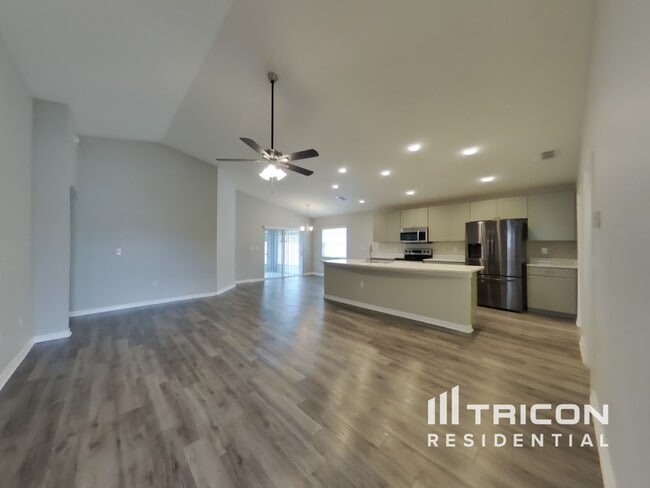705 Persian Dr in Haines City, FL - Building Photo - Building Photo
