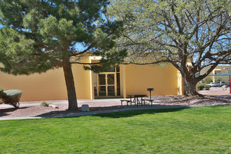 La Mirada Apartments in El Paso, TX - Foto de edificio - Building Photo