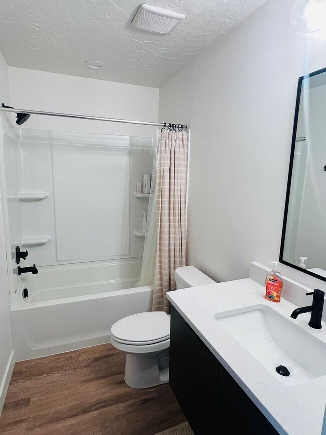 433 W 620 N in Centerville, UT - Building Photo - Building Photo