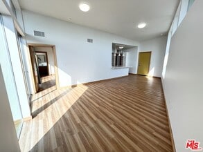 503 N San Vicente Blvd in West Hollywood, CA - Building Photo - Building Photo