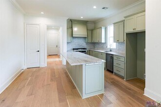 7644 Jeter Dr in Baton Rouge, LA - Foto de edificio - Building Photo