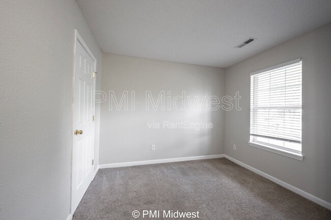 19496 Prairie Crossing Dr in Noblesville, IN - Foto de edificio - Building Photo