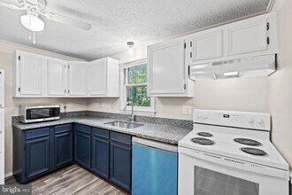 1005 Lower Clubhouse Drive in Harpers Ferry, WV - Building Photo - Building Photo