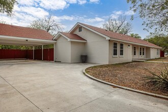 311-313 W Nicholson St in Del Rio, TX - Building Photo - Building Photo