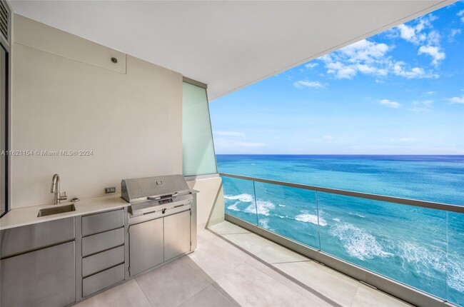 18501 Collins Ave, Unit 2502 in Sunny Isles Beach, FL - Building Photo - Building Photo