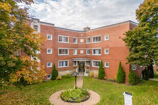 550 Bord-Du-Lac Ch in Dorval, QC - Building Photo