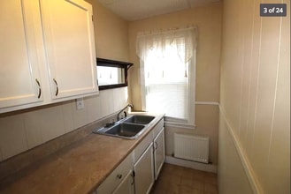 1058 Forest Ave in Portland, ME - Building Photo - Building Photo
