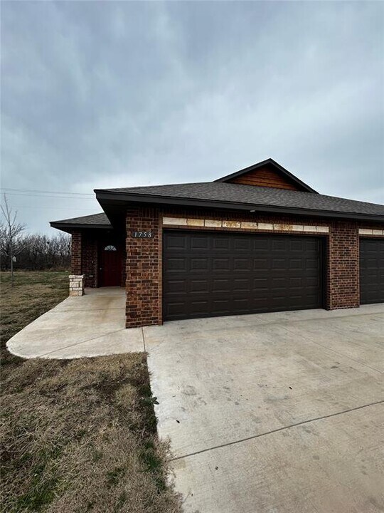 1756 Eighty-Niner Ter in El Reno, OK - Building Photo