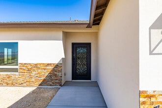 10096 Glen Rd in California City, CA - Building Photo - Building Photo