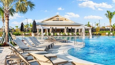 15517 Vittorio St in Naples, FL - Foto de edificio - Building Photo