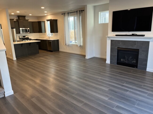 828 S 24th Ave in Cornelius, OR - Building Photo - Building Photo