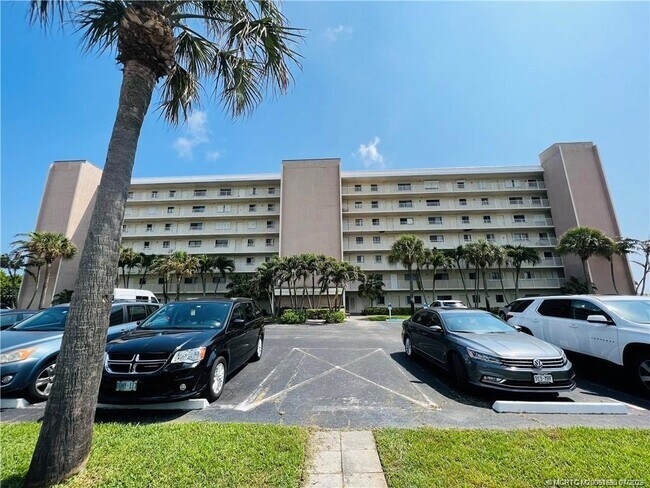 10102 S Ocean Dr in Jensen Beach, FL - Building Photo - Building Photo