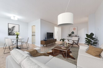 445 Eglinton Ave E in Toronto, ON - Building Photo - Building Photo