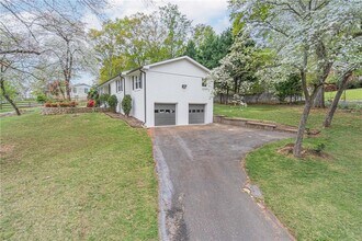 194 Melanie Ln in Woodstock, GA - Building Photo - Building Photo