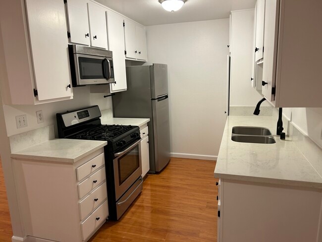 2750 Piedmont Ave in Montrose, CA - Building Photo - Building Photo